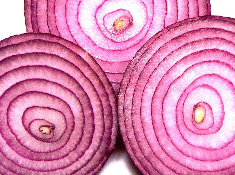 Red onions from Wikipedia commons https://commons.wikimedia.org/wiki/File:Red_onions.jpg
